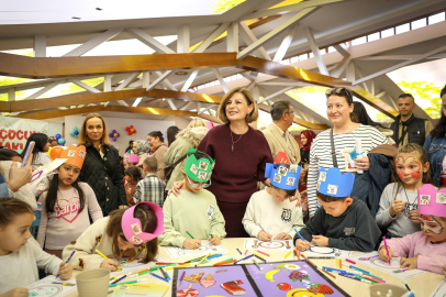 Başkan Ünlüce Çocuk Hakları Şenliğinde Miniklerle Buluştu