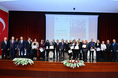 Öğretmenler Günü Kutlama Programı Düzenlendi