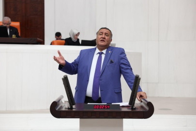 Emekliler Aldıkları Maaşla Geçinemiyor!