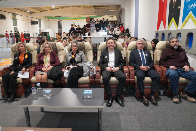 Siber Dünyada Kadın Olmak Söyleşisi Düzenlendi