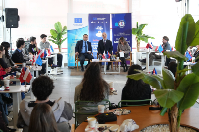 Gençler Avrupa Gündemlerini Büyükelçilere Soruyor