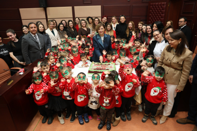 Miniklerden Başkan Ünlüce'ye Yeni Yıl Sürprizi