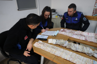 Dilenciden 30 Bin TL ve Tren Biletleri Çıktı