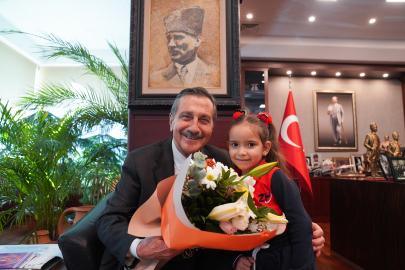 Minik Ebrar’dan Başkan Ataç’a Yeni Yıl Sürprizi