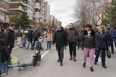 Arabasız Pazar'da Eskişehir Sokakları Nefes Aldı