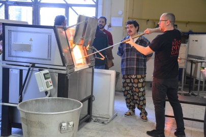 Uluslararası Cam Sanatçısı Novotný Öğrencilerle Buluştu