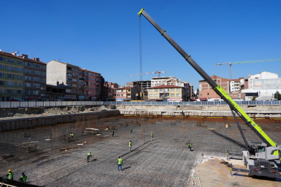 Kurtuluş Kapalı Pazar Yerinde Çalışmalar Hızla Sürüyor