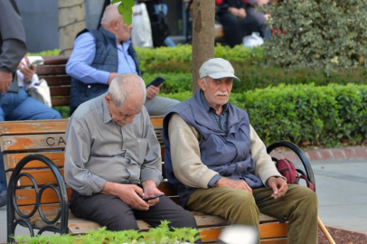 Emeklilerin Bayram İkramiyesi ve Maaş Takvimi Belli Oldu