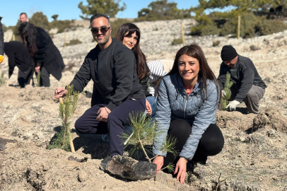 Sağlık Çalışanları Fidanları Toprakla Buluşturdu