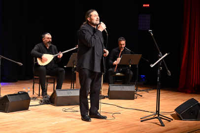 Anadolu Üniversitesi’nde Türkü ve Şiirle Dolu Bir Gece