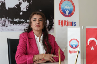 İstiklal Marşı Türk Milletinindir ve Dili Türkçedir!