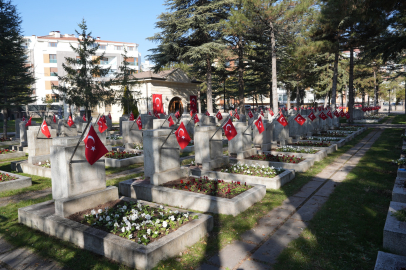 Büyükşehir'den Şehitliklere Anlamlı Dokunuş