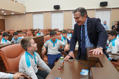 Başkan Ataç Minik Öğrencilere Belediye Çalışmalarını Anlattı
