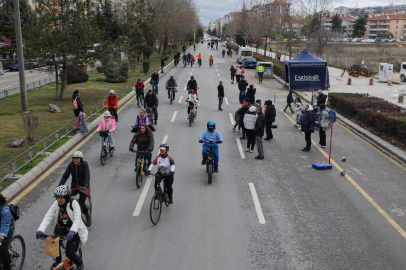 Arabasız Pazar İle Şehirde Sessiz ve Temiz Bir Gün