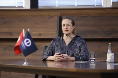 Ünlü Oyuncu Canan Ergüder, Anadolu Öğrencileriyle Bir Araya Geldi