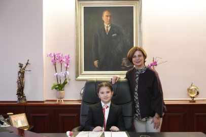 Başkan Ünlüce Koltuğunu Ece Akkan'a Devretti