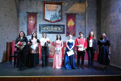 23 Nisan Coşkusu Parklarda ve Sahnelerde Yaşandı