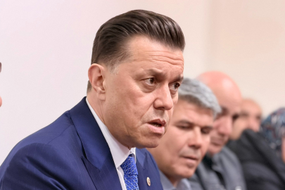 Nebi Hatipoğlu: "Kamu Hassasiyeti Tiyatrosunu İbretle Takip Ediyorum"