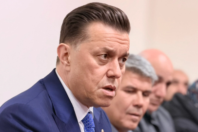 Nebi Hatipoğlu: "Kamu Hassasiyeti Tiyatrosunu İbretle Takip Ediyorum"