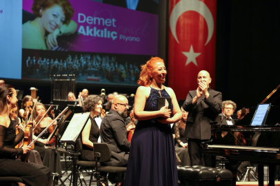 Senfoni Orkestrası, Şef Orhun Orhon ve Piyanist Demet Akkılıç' Ağırladı