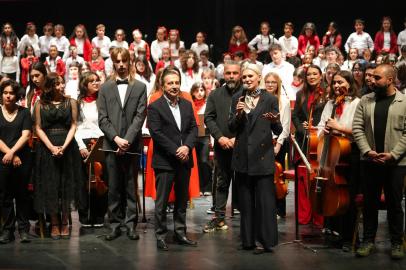 Çocuk Senfoni Orkestrası Konseri Ayakta Alkışlandı