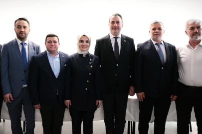 AK Parti Heyeti Belçika'da Gurbetçilerle Bir Araya Geldi