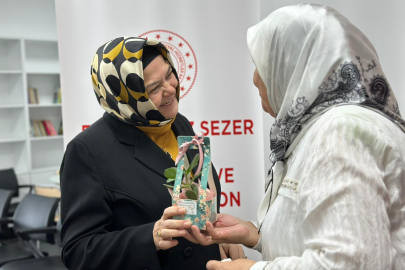 Prof.Dr. Gürcan Huzurevindeki Annelerin Anneler Günü’nü Kutladı