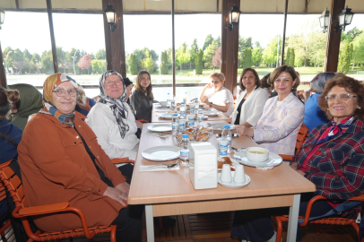 Başkan Ünlüce, Şehit ve Gazi Anneleri İle Eşlerini Ağırladı.