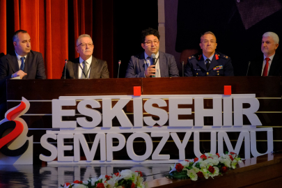 Eskişehir Sempozyumu İkinci Günde Akademi, Tarih ve Sanayiye İşık Tuttu