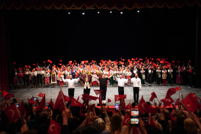 Tepebaşı Halk Dansları Topluluğundan Muhteşem Gösteri