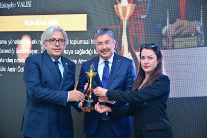 Eskişehir Valisi Dr. Erdinç Yılmaz’a "Yılın Mülki İdare Amiri" Ödülü