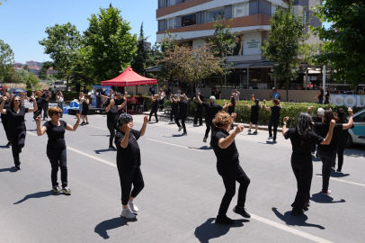 Atatürk Bulvarı "Arabasız Pazar" İle Şenlendi
