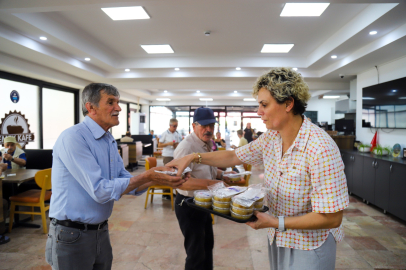 Büyükşehir’den Kıdemli Vatandaşlara Aşure İkramı