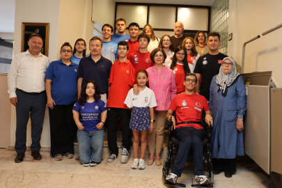 Başkan Ünlüce Şampiyon Sporcuları Ağırladı