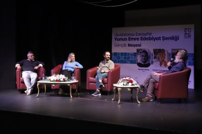 Genco Erkal Sahnesi’nde Edebiyat Ve Neşe Buluştu