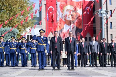 Cumhuriyetin 103. Yıl Dönümü Çelenk Sunma Töreniyle Başladı